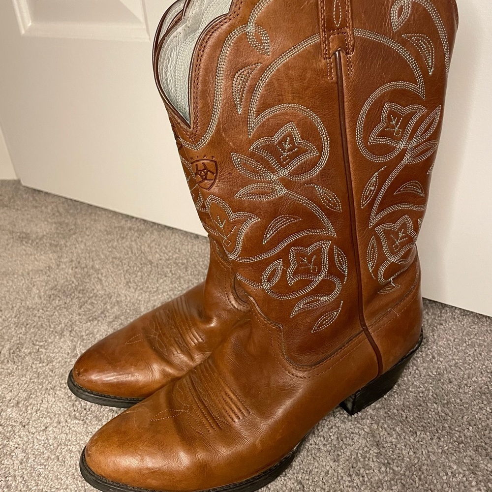 ARIAT Womens Boots HERITAGE WESTERN R-TOE TIMBER Size 9
